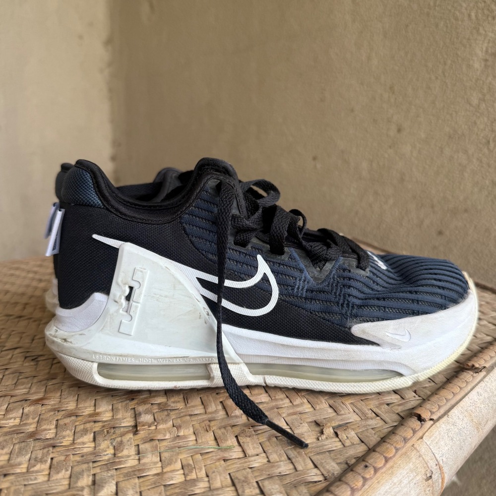Nike LeBron Witness 6 Kids 4.5Y Black White Basketball Shoes Athletic Sneaker